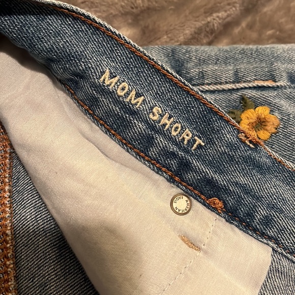 American Eagle Denim Mom Shorts with yellow flowers size 10 - Picture 3 of 5